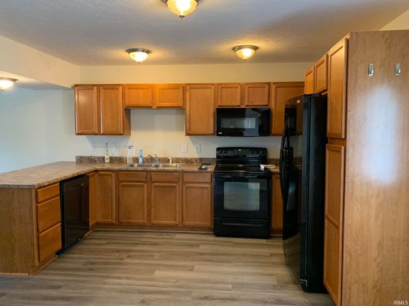 2428 S Woolery Mill Dr, Bloomington, IN 47403