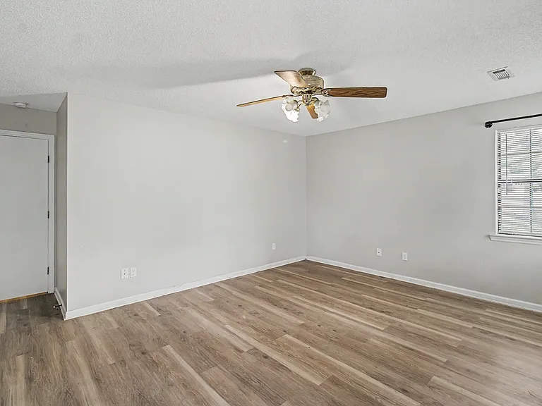 21 Pinewood Ln — Photo 22