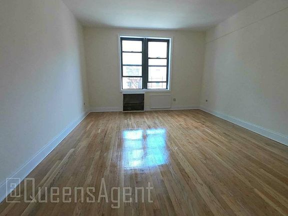 5th image of 41-11 Parsons Blvd #406