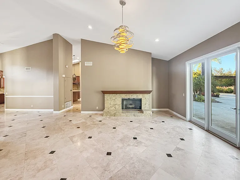 14212 Sandhill Rd — Photo 5