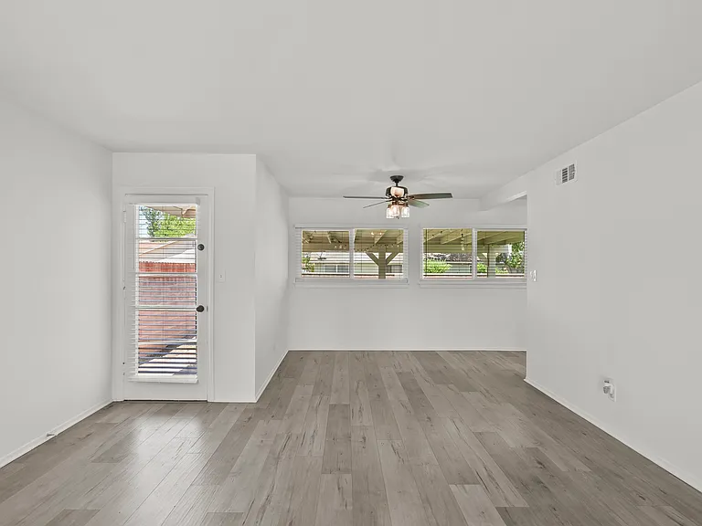809 W Avenue J10 — Photo 10