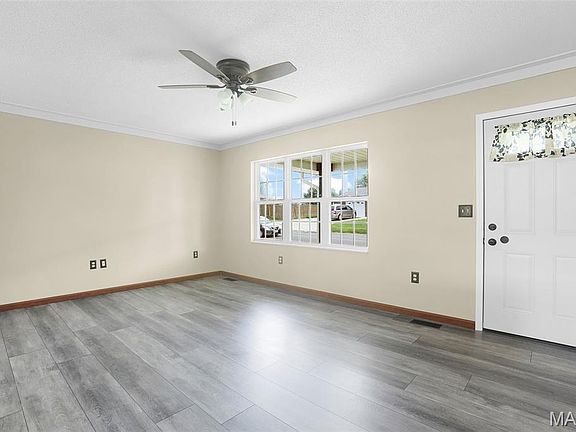 4th image of 733 W Airwood Dr