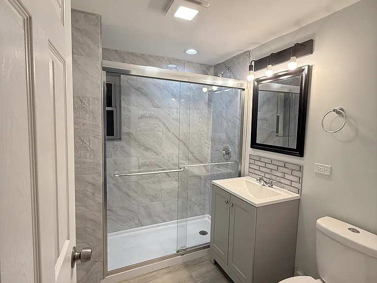 2952 N Nagle Ave #BASEMENT — Photo 4
