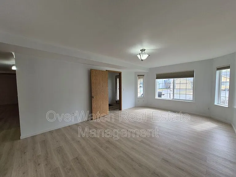 7021 Howard Ave — Photo 3