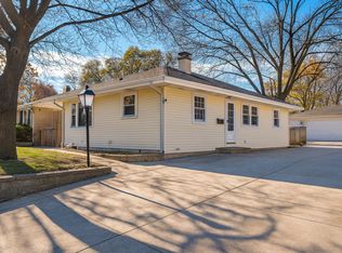 231 N Butterfield Rd, Libertyville, IL 60048