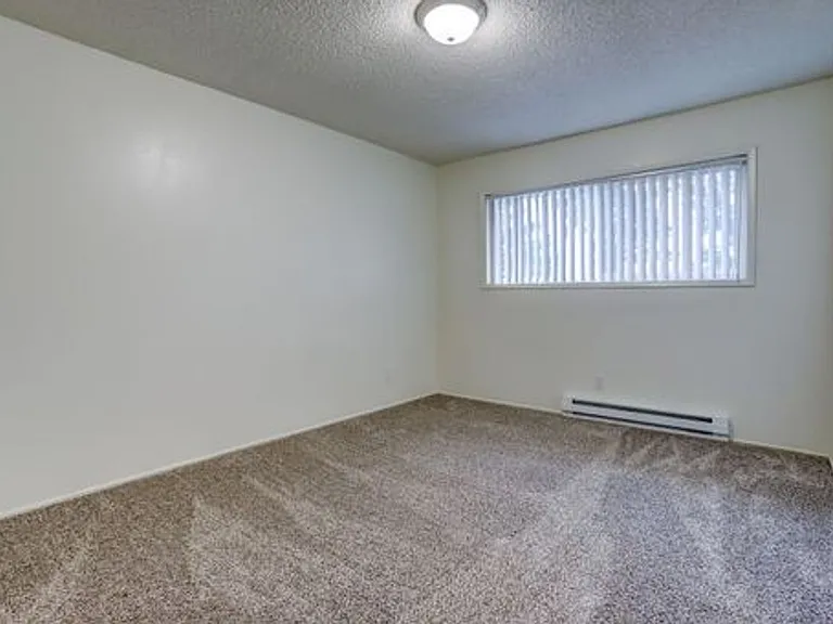 Awesome location near Salish Ponds City Park. — Photo 19