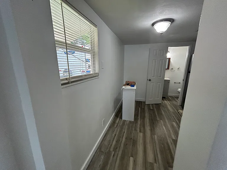 2948 NE 12th Ter #1A — Photo 10