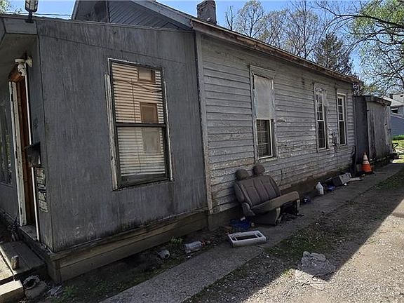 4th image of 142 Whiting Ave