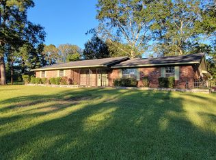 102 Shady Heights Dr, Livingston, AL 35470