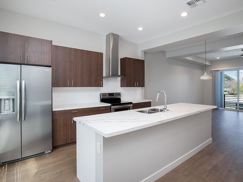 1st image of 915 E Missouri Ave APT 9