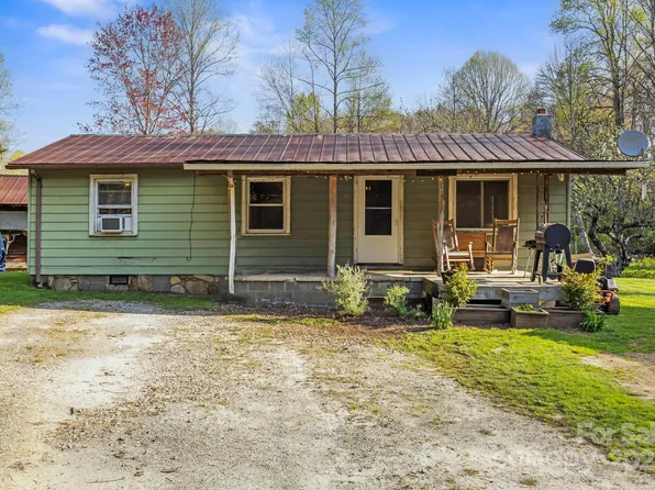 900 Kim Miller Rd, Lake Toxaway, NC 28747