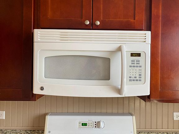 4th image of 2949 W Cullom Ave #2