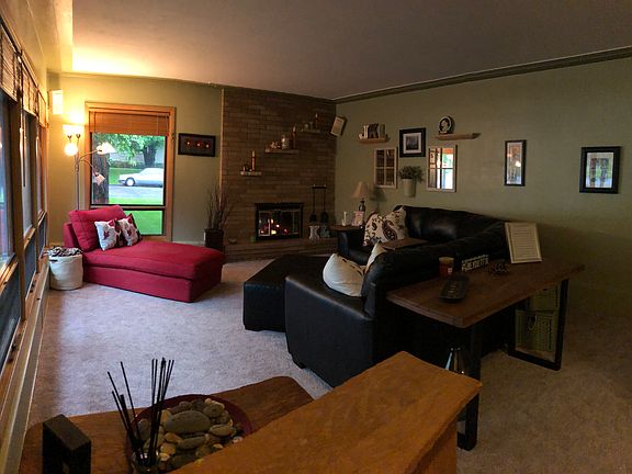 Livingroom View / Fireplace