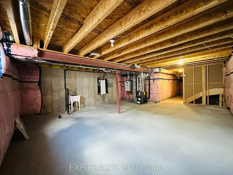 823 Regulus Rdg — Photo 23
