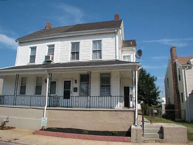1743 W Filbert St photo 1