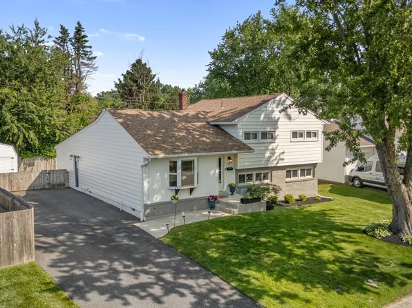 170 W Shelley Dr, Claymont, DE 19703