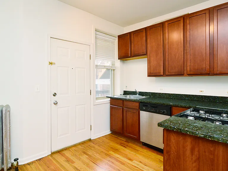 1943 W Chase Ave #2 — Photo 21