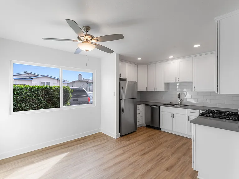 330 W I St — Photo 10