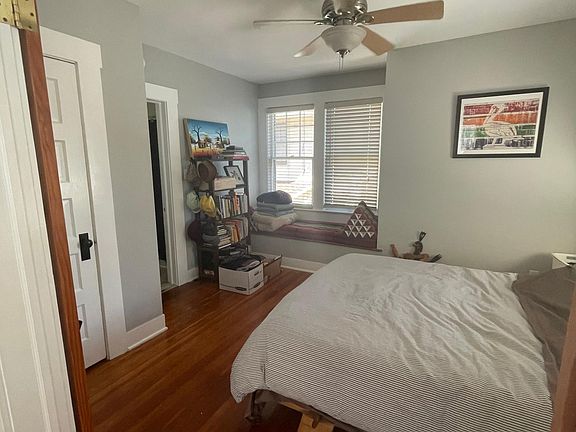 5th image of 226 10th Ave NE #1/2
