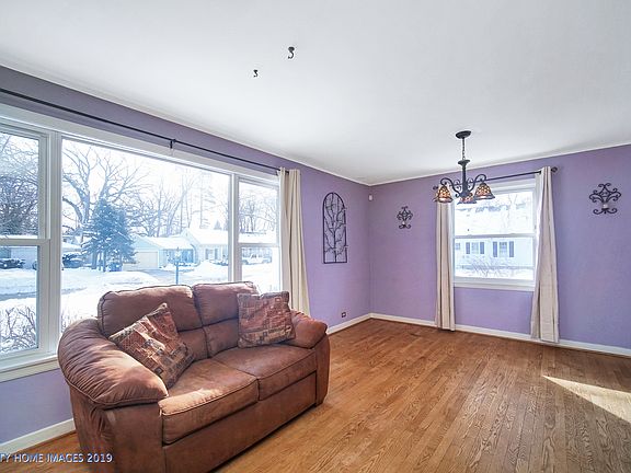 3rd image of 1942 Hickory St