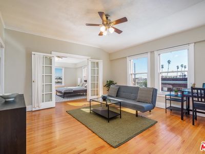 4125 S Figueroa St APT 401, Los Angeles, CA, 90037