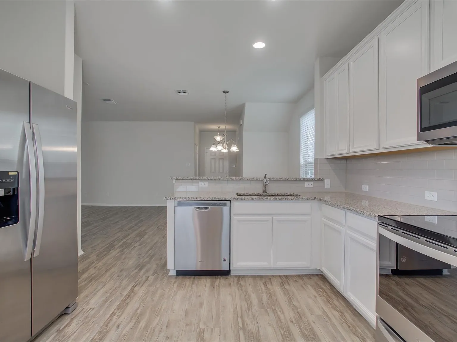 4 bed, 3.0 bath, 2034 sqft, $1,995 — Photo 4