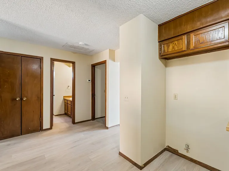 208 Hudson Pl — Photo 11