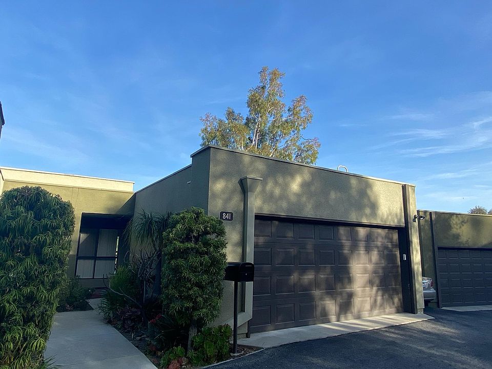 Townhouse with attached 2 car garage