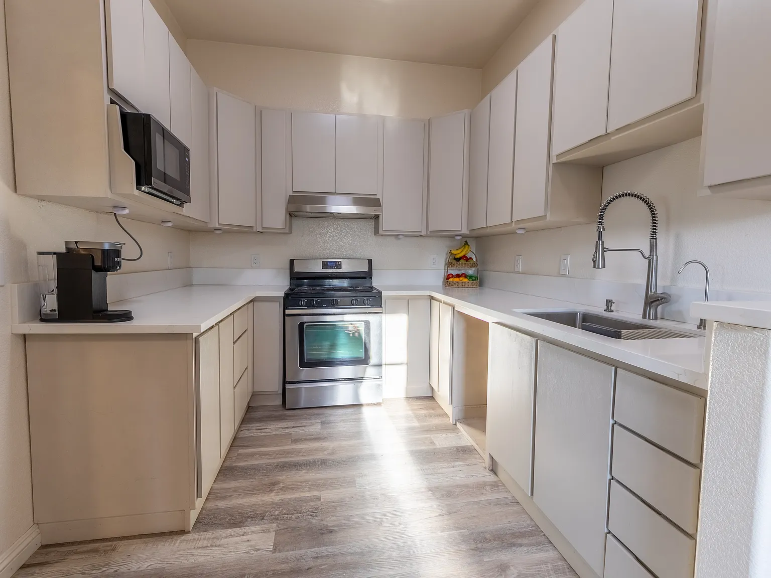 4 bed, 1600 sqft, $2,400 — Photo 3