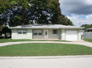 9477 Treasure Ln NE, Saint Petersburg, FL 33702
