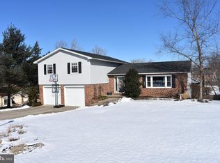 31 Buckingham Dr, Chambersburg, PA 17201