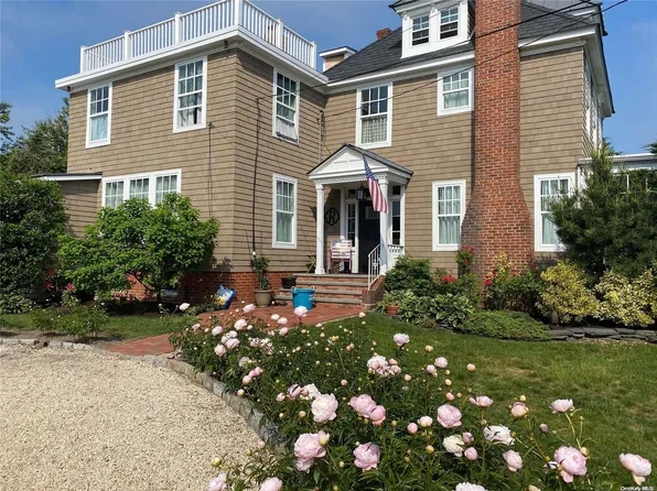 35 Prospect Street, Amityville, NY 11701