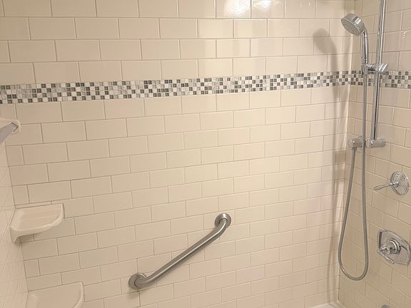 3rd image of 48 Elissa Ln #1