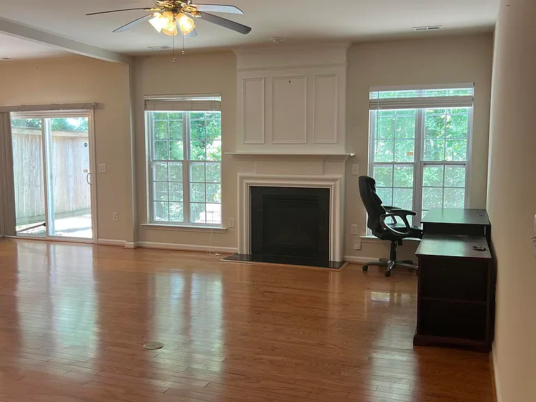 308 Dyersville Dr — Photo 26