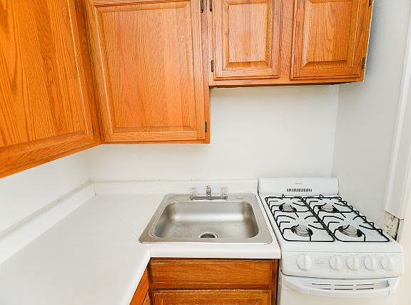 3rd image of 711 W Belmont Ave APT 307