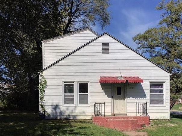 1st image of 119 E 3rd St