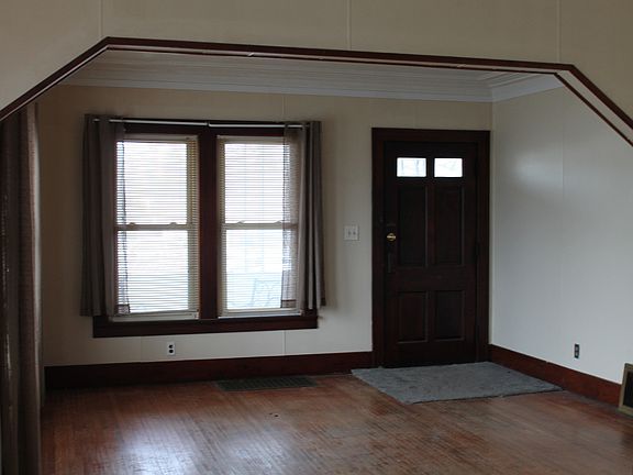 3rd image of 405 E Pike St