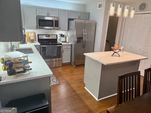 402 Summer Pl, Norcross, GA 30071