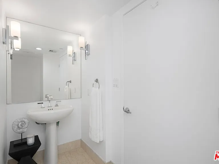 13600 Marina Pointe Dr #1507 — Photo 14
