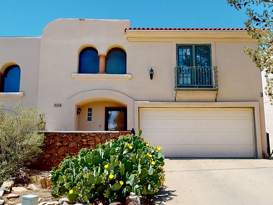 6256 Escondido Dr