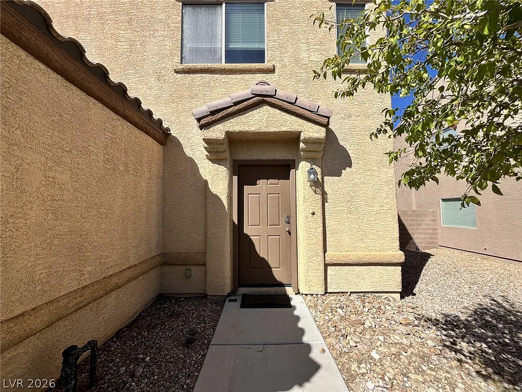 3 bed, 2.5 bath, 1711 sqft, $1,800 — Photo 2