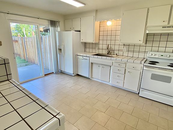4th image of 2327 Brunton Way