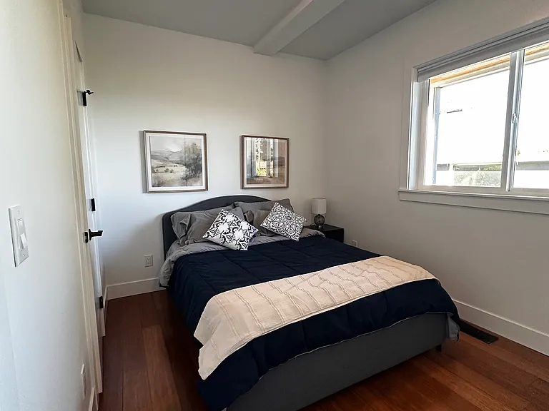 11014 Cornell Ave S — Photo 13
