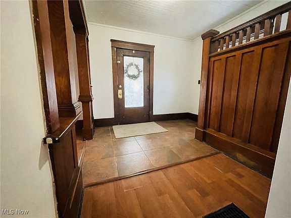 4th image of 318 E Portage Trl