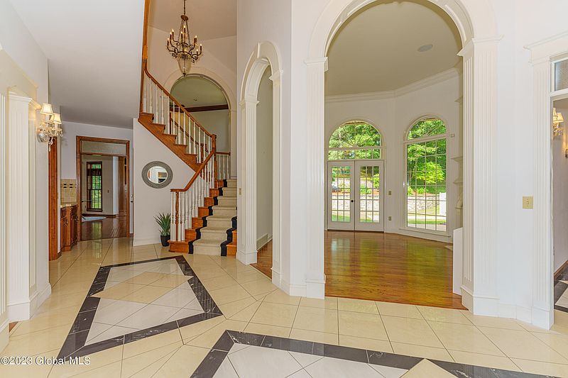 5th image of 4 Devonshire Way