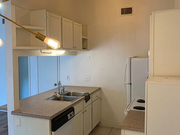 3rd image of 2710 S 1st St APT 201