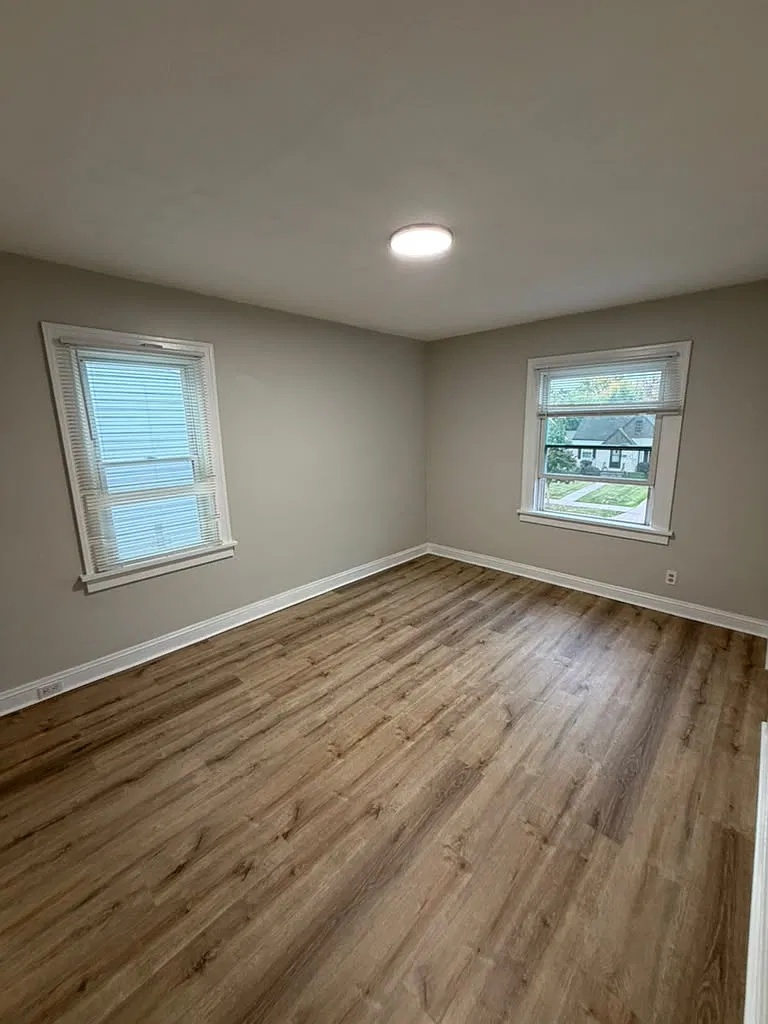 4 bed, 1299 sqft, $2,000 — Photo 3