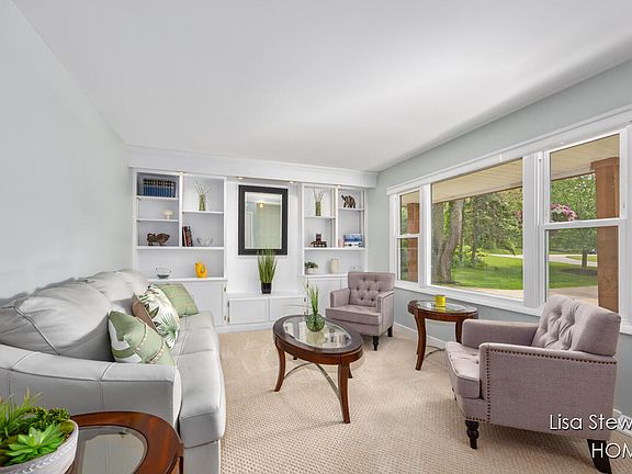 5th image of 3305 Thorncrest Dr SE