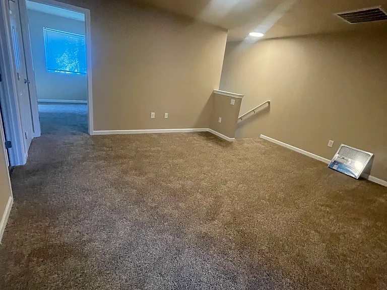 672 Hansen St SE #A — Photo 10