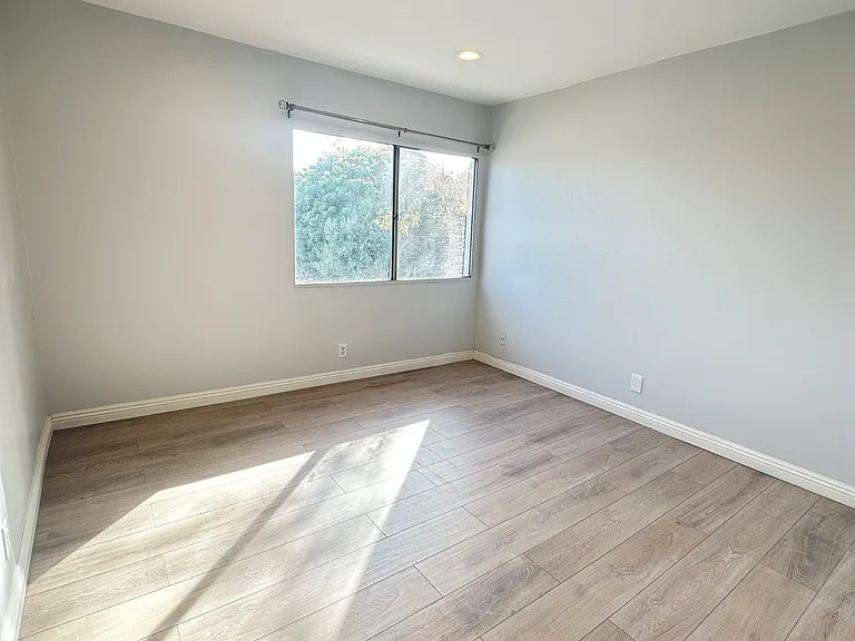 5950 Canterbury Dr — Photo 13